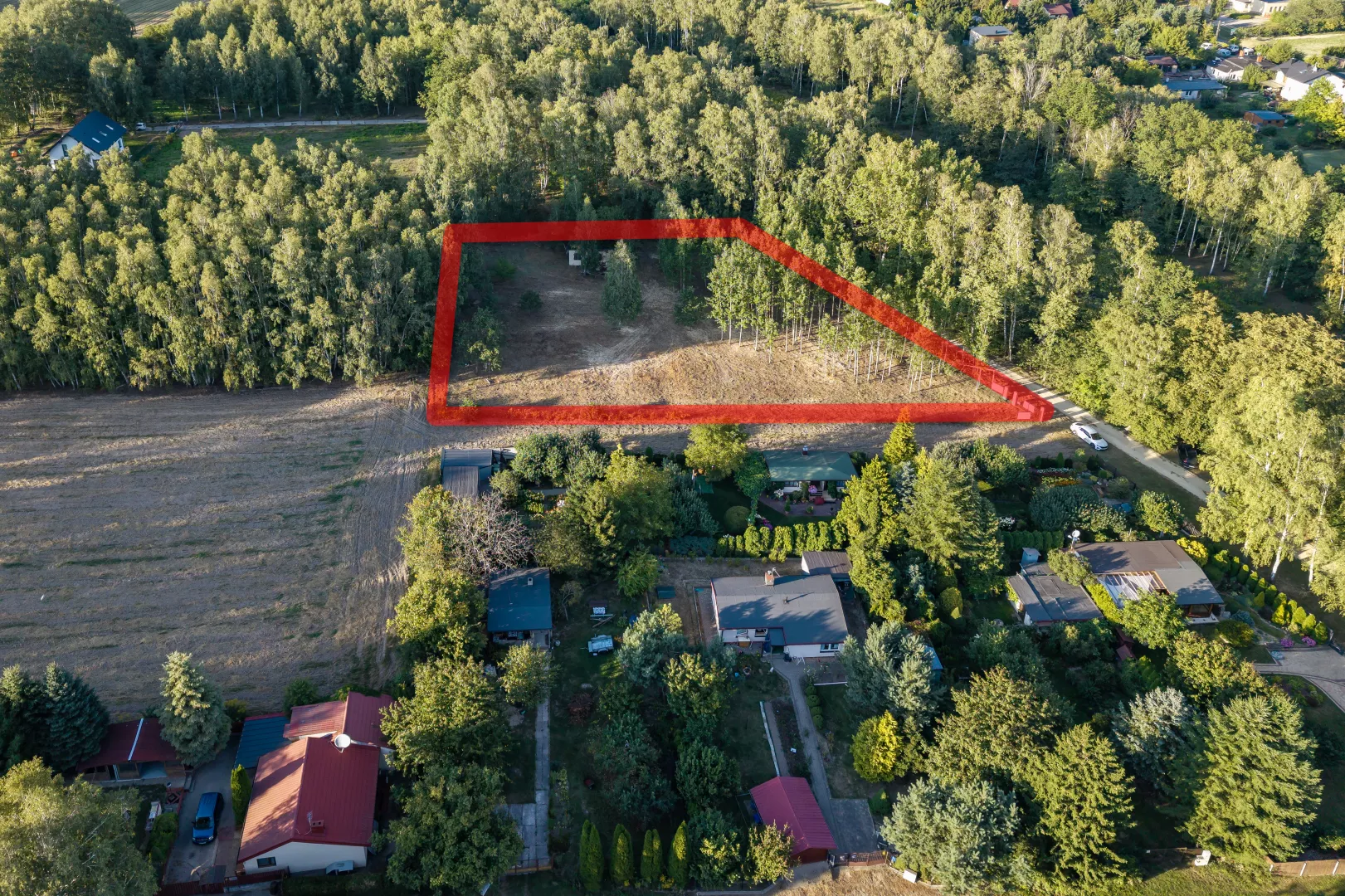 NISKA CENA,teren przeznaczony jest pod zabudowę mieszkaniową mieszaną.
